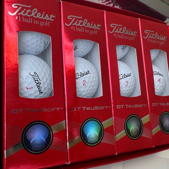 Titleist DT TruSoft Golf Balls - Picture 1 of 3